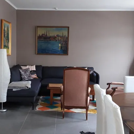 בית נופש Charming House In The Old Town - Renovated, Wifi, Garden *