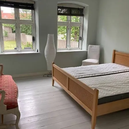 בית נופש Charming House In The Old Town - Renovated, Wifi, Garden