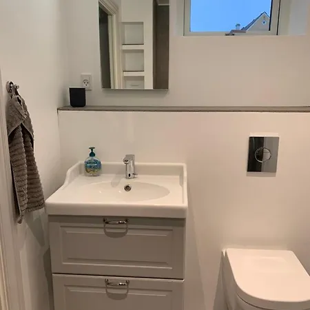 בית נופש Charming House In The Old Town - Renovated, Wifi, Garden *